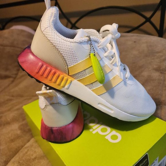Adidas Neo Womens Size 8.5 NIB - Picture 1 of 4
